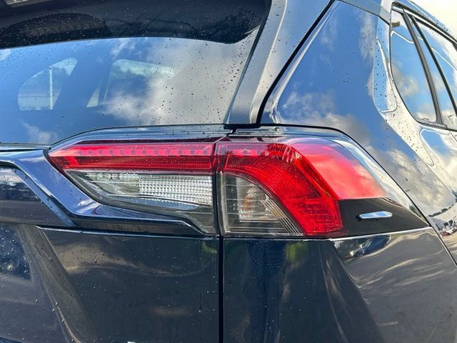 Used 2025 Toyota RAV4 XLE AWD/4WD image 7