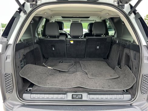 Used 2024 Land Rover Discovery S AWD/4WD image 18