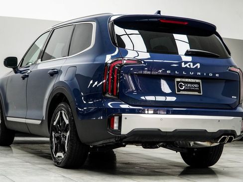 Used 2024 Kia Telluride EX w/ EX Captain's Chair Package image 10