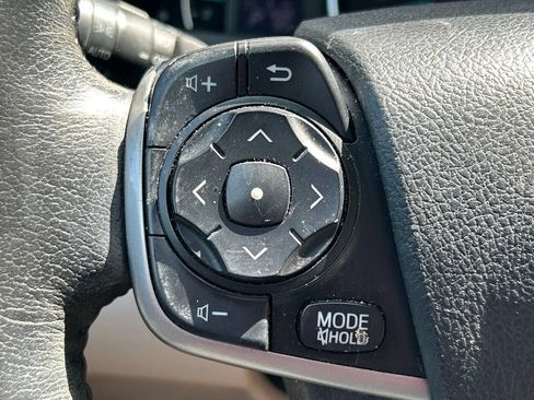 Used 2014 Toyota Camry XLE w/ Leather Package FWD image 25