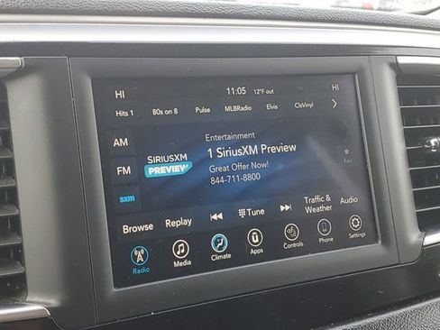 Used 2020 Chrysler Pacifica Touring-L image 15