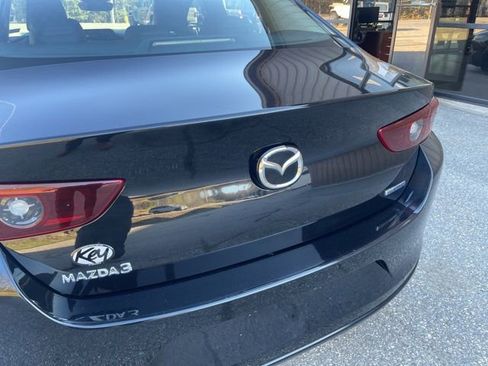 Used 2024 MAZDA MAZDA3 s FWD image 11
