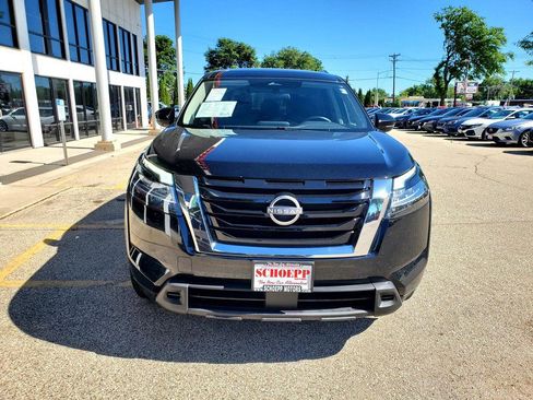 Used 2022 Nissan Pathfinder SV AWD/4WD image 2