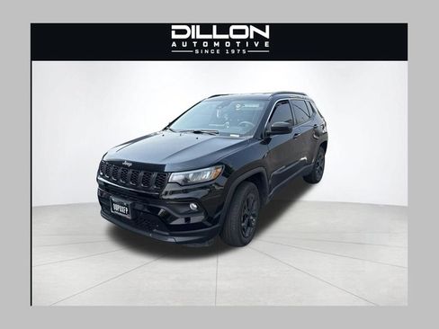 Used 2024 Jeep Compass Latitude AWD/4WD image 1