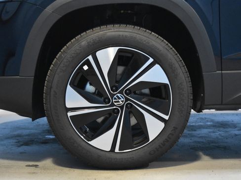 New 2025 Volkswagen Taos SE image 20