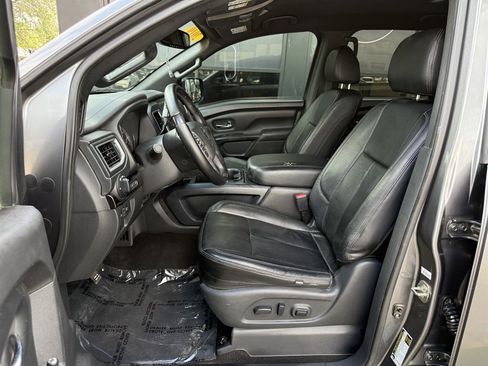 Used 2019 Nissan Titan SV w/ SV Convenience Package AWD/4WD image 14