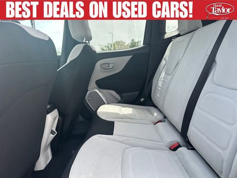 Used 2018 Jeep Renegade Latitude w/ Safety & Security Group FWD image 19