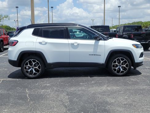 Used 2025 Jeep Compass Limited AWD/4WD image 8