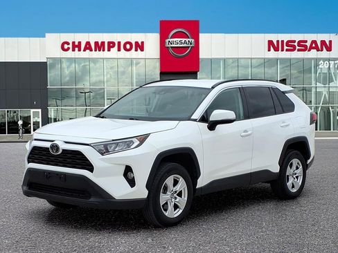 Used 2020 Toyota RAV4 XLE image 3