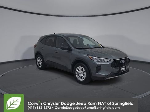 Used 2025 Ford Escape Active AWD/4WD image 3