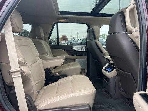 Used 2024 Lincoln Navigator Reserve image 13