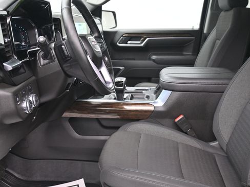 Used 2025 GMC Sierra 1500 Elevation w/ Preferred Package image 18