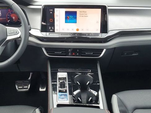 New 2026 Volkswagen Atlas Peak Edition AWD/4WD image 18
