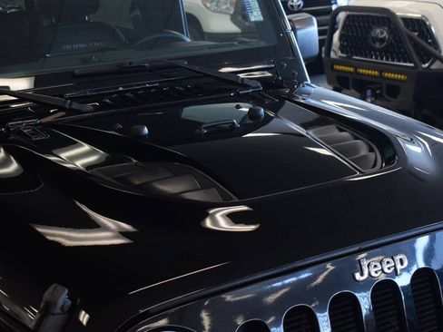 Used 2017 Jeep Wrangler Rubicon AWD/4WD image 35