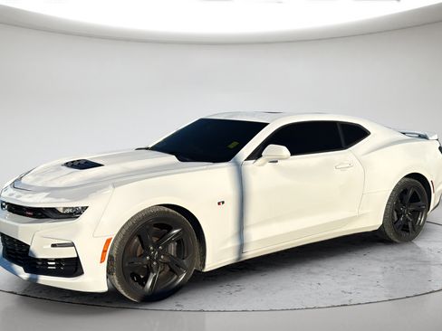 Used 2020 Chevrolet Camaro SS RWD image 12