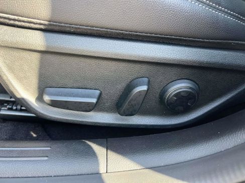 Used 2025 Genesis G70 2.5T AWD/4WD image 17