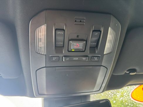 Used 2023 Toyota Highlander XSE AWD/4WD image 25