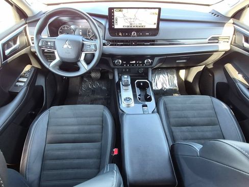 Used 2025 Mitsubishi Outlander SE AWD/4WD image 26