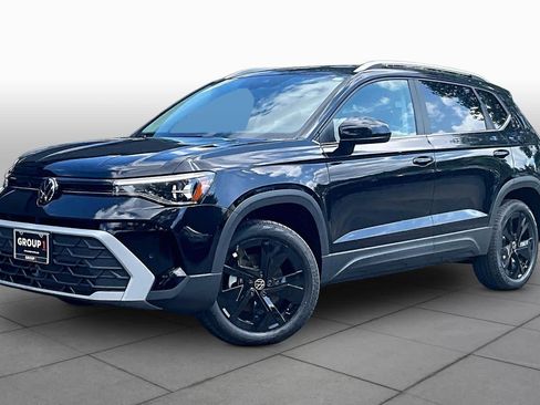 New 2026 Volkswagen Taos SE FWD image 1