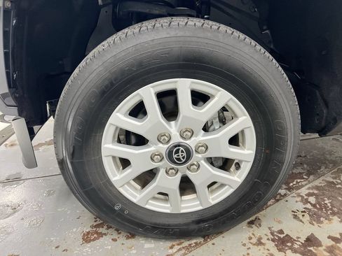 Used 2024 Toyota Tacoma SR5 AWD/4WD image 27
