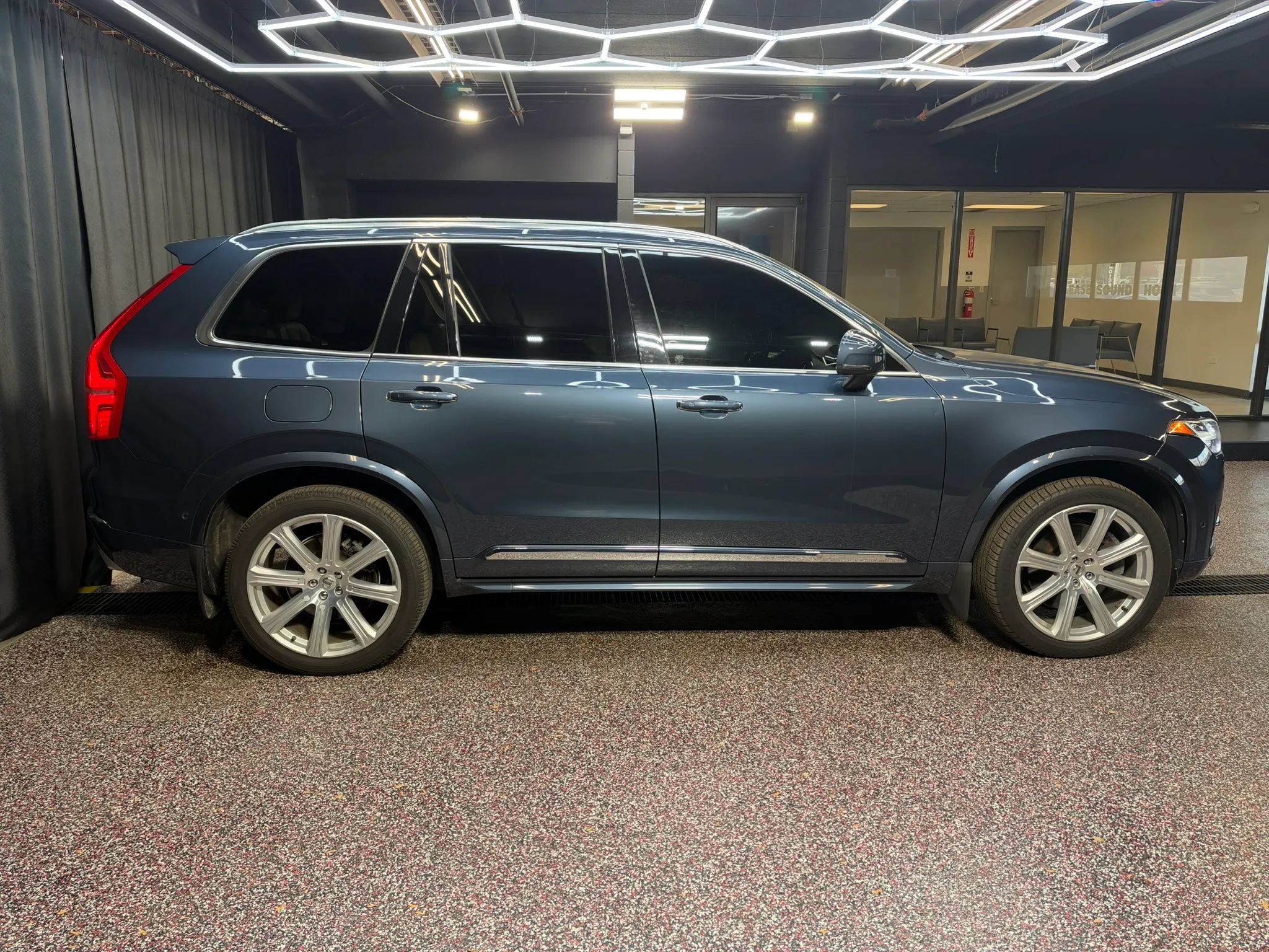 Used 2018 Volvo XC90 T8 Inscription w/ Convenience Package AWD/4WD image 8