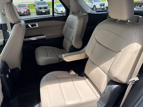 Used 2022 Ford Explorer XLT w/ Equipment Group 202A image 21