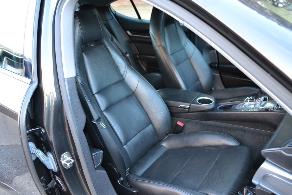 Used 2014 Porsche Panamera 4 w/ Premium Package AWD/4WD image 37