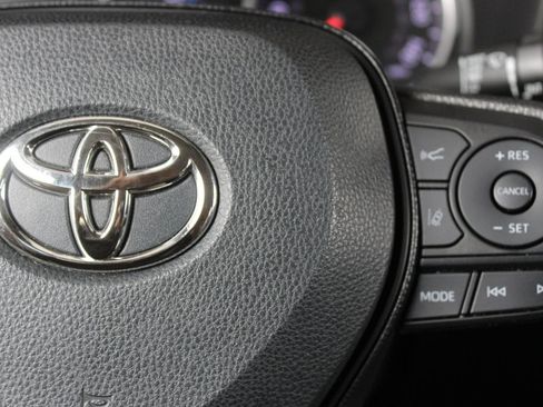 Used 2020 Toyota RAV4 XLE AWD/4WD image 30