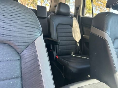 Certified 2022 Volkswagen Atlas SEL Premium image 35