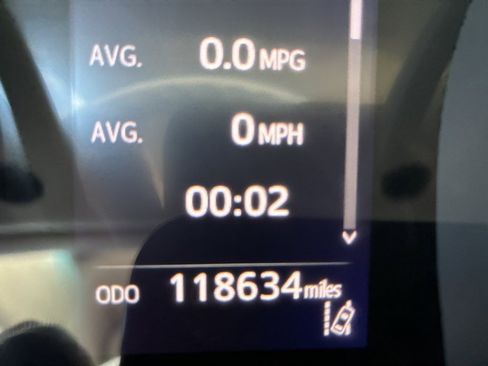 Used 2018 Toyota Camry LE image 9