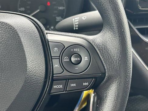 Certified 2025 Toyota RAV4 LE image 31