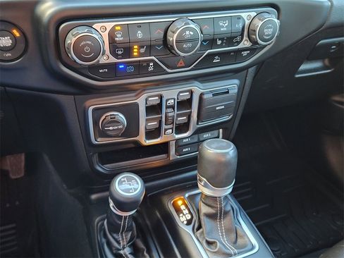 Used 2022 Jeep Wrangler Unlimited Sahara w/ Cold Weather Group image 20