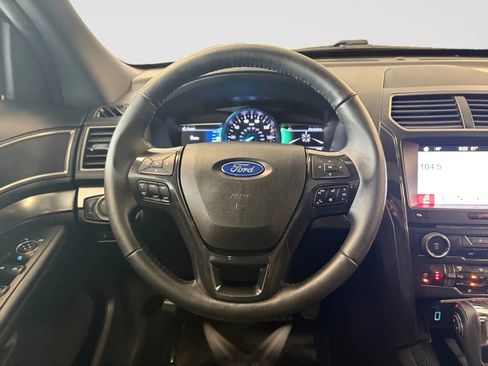 Used 2018 Ford Explorer XLT w/ Equipment Group 202A AWD/4WD image 31