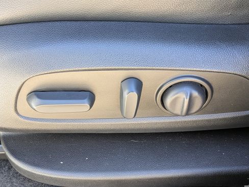 Used 2023 GMC Terrain SLT image 19