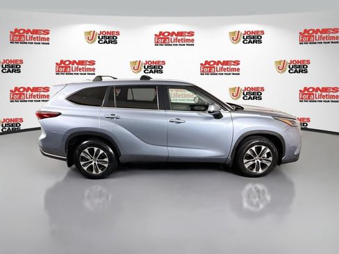 Used 2023 Toyota Highlander XLE AWD/4WD image 17