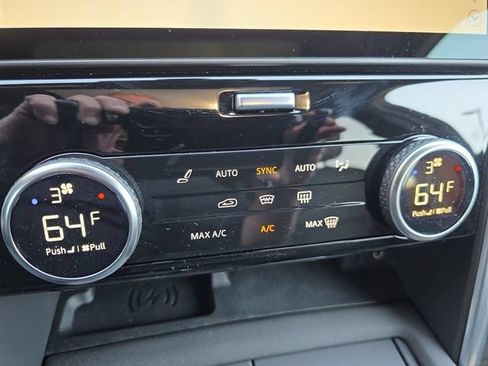 New 2026 Land Rover Discovery Limited Edition AWD/4WD image 17