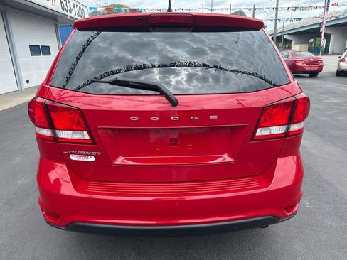 Used 2019 Dodge Journey SE w/ Premium Group FWD image 4