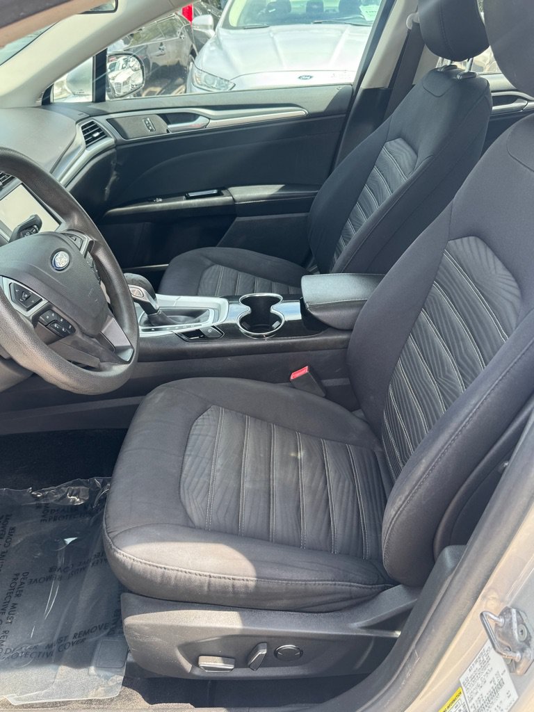 Used 2016 Ford Fusion SE FWD image 7