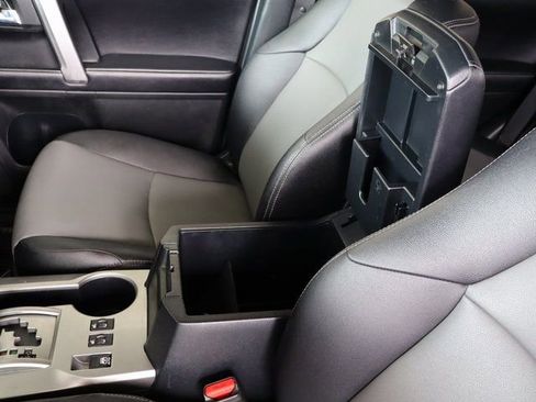 Used 2017 Toyota 4Runner SR5 Premium image 37