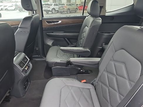 Used 2024 Volkswagen Atlas SE image 18