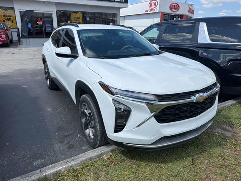 Used 2024 Chevrolet Trax LT FWD image 3