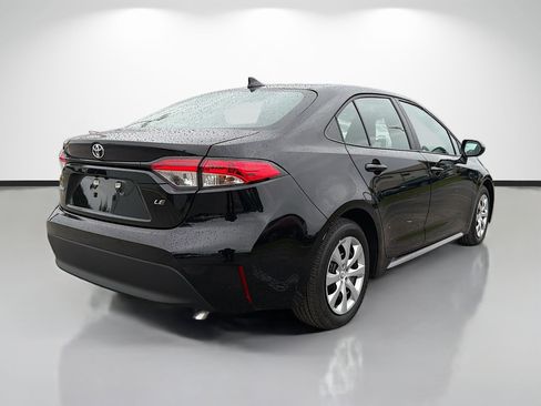 Used 2025 Toyota Corolla LE w/ Convenience Package image 3
