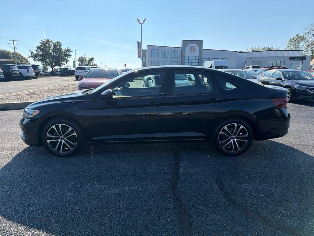 Used 2023 Volkswagen Jetta Sport FWD image 3