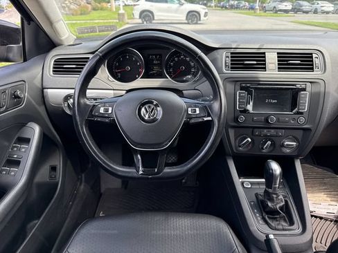 Used 2015 Volkswagen Jetta SE FWD image 18