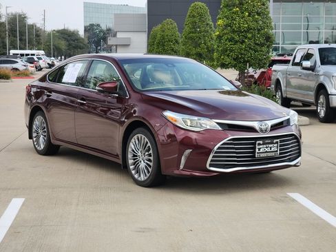 Used 2017 Toyota Avalon Limited image 3