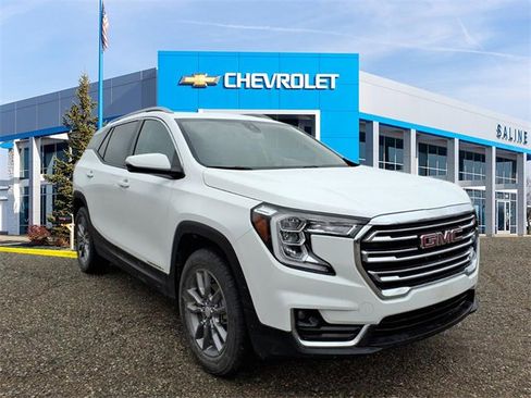 Used 2024 GMC Terrain SLT image 1