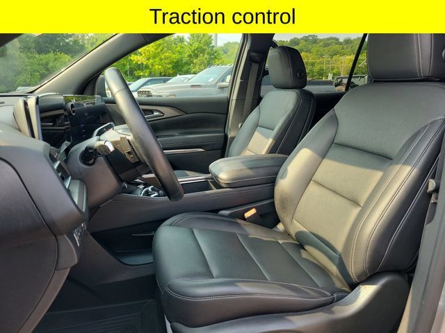Used 2025 Chevrolet Traverse LT w/ Driver Confidence Package FWD image 23