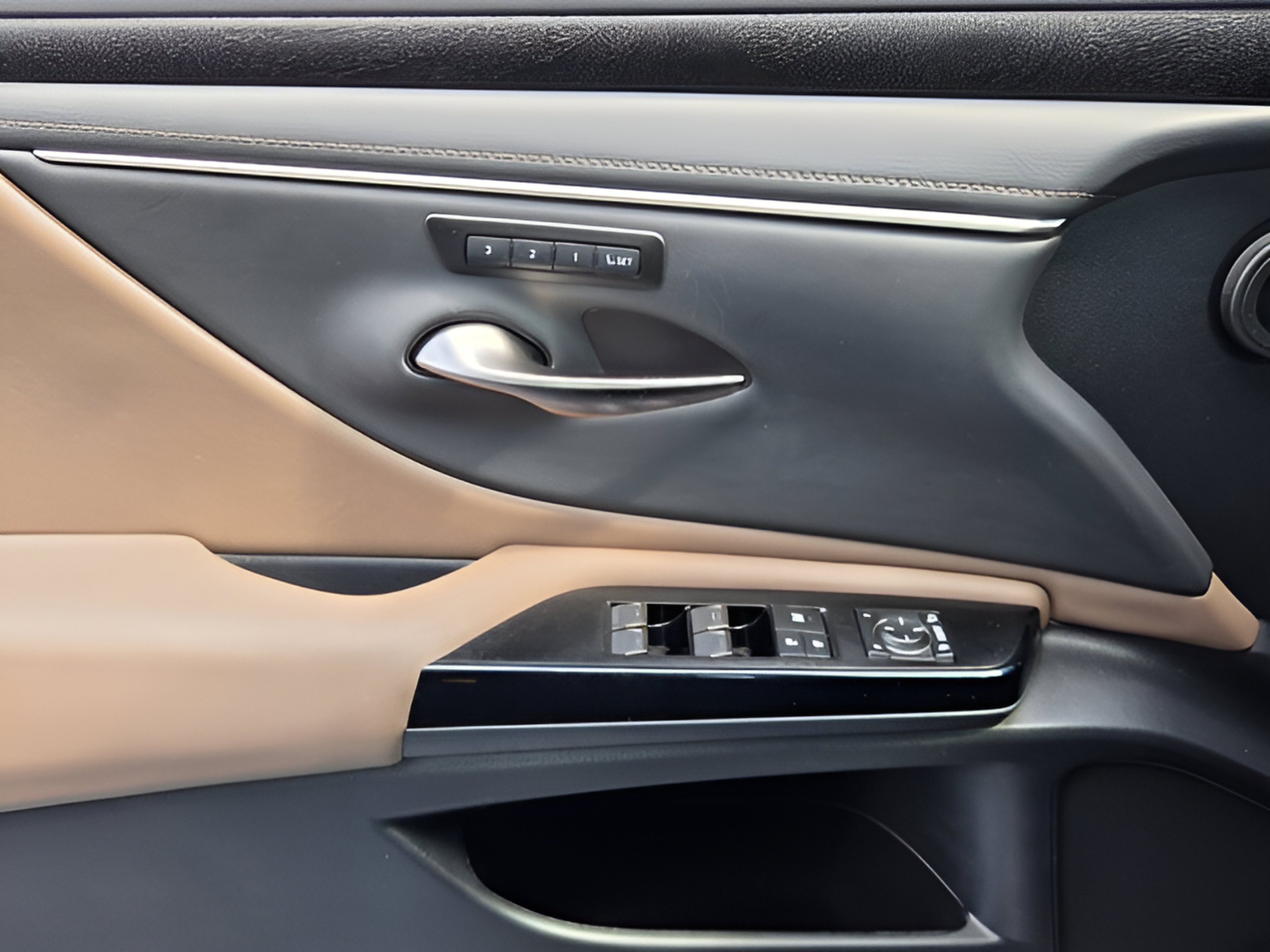 Used 2025 Lexus ES 350 w/ Premium Package FWD image 30