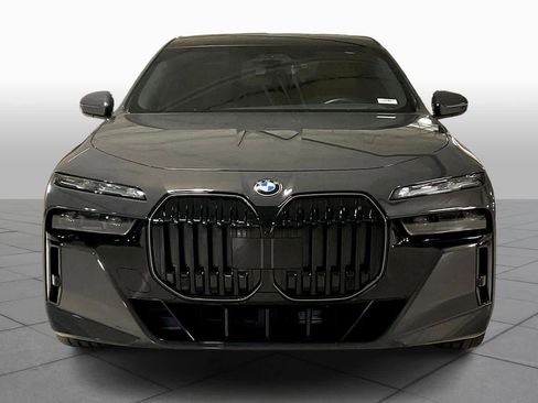 Certified 2025 BMW 760i xDrive 760i xDrive w/ Executive Package image 3