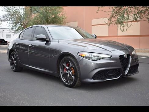 Used 2019 Alfa Romeo Giulia Ti Sport w/ Quick Order Package 22S Sport image 2